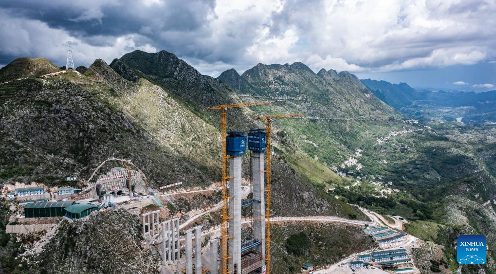 Huajiang grand canyon bridge under construction to become highest in world