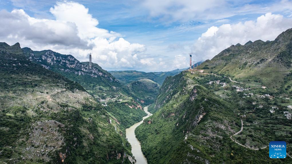 Huajiang grand canyon bridge under construction to become highest in world