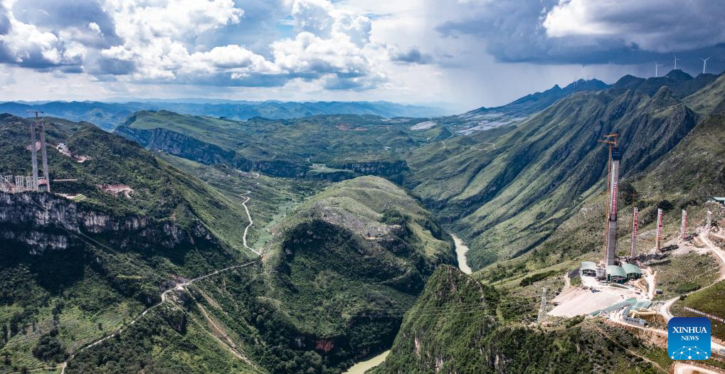 Huajiang grand canyon bridge under construction to become highest in world