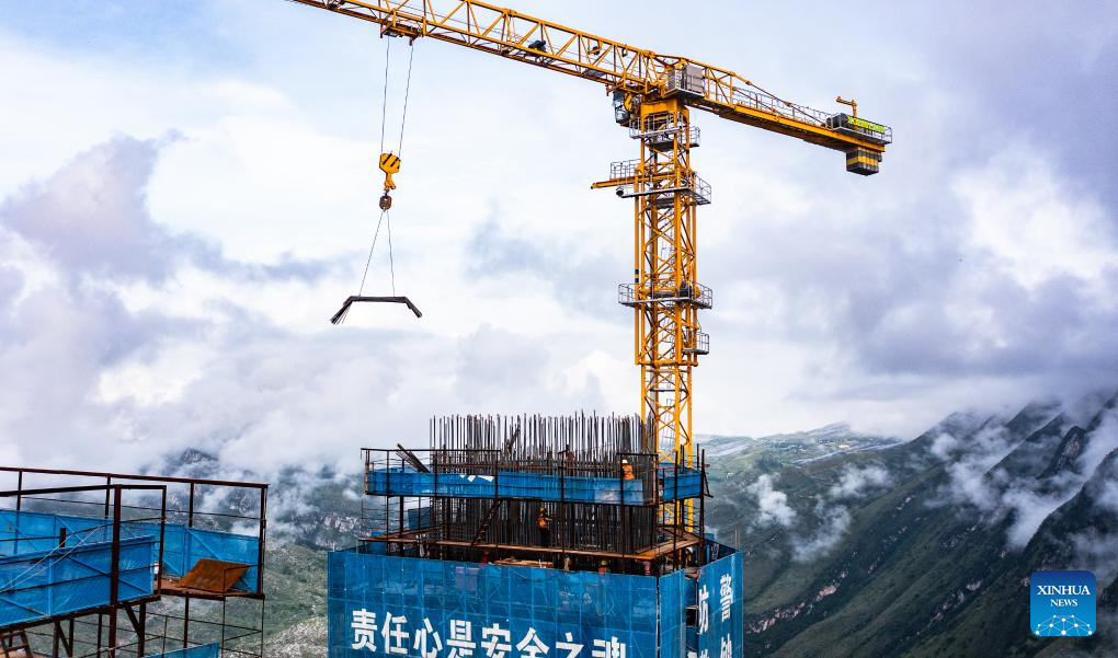 Huajiang grand canyon bridge under construction to become highest in world