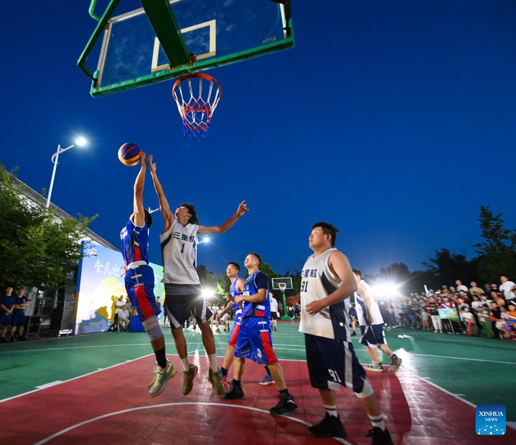 Basketball competition participated by local residents held in Hangzhou