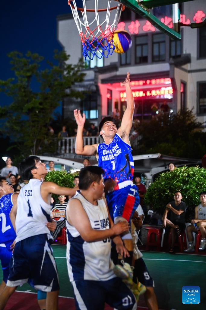 Basketball competition participated by local residents held in Hangzhou