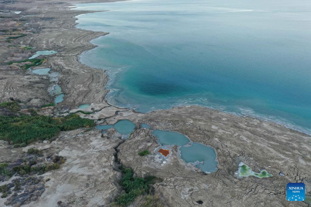 Sinkholes seen on shore of Dead Sea as water level drops