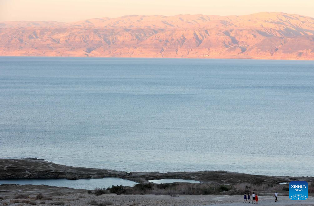 Sinkholes seen on shore of Dead Sea as water level drops