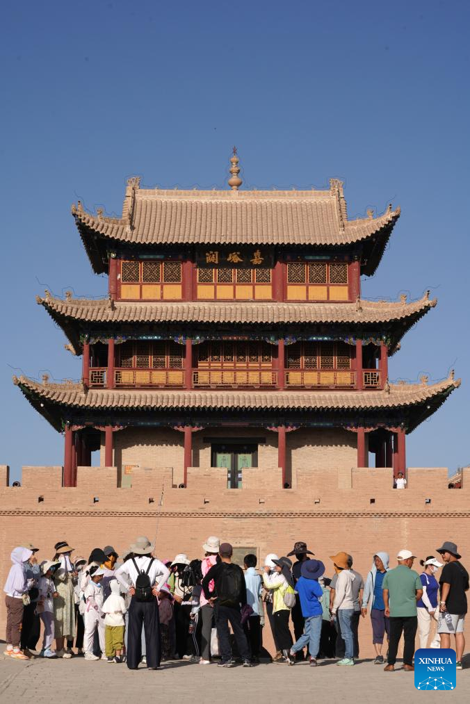 Jiayu Pass in NW China attracts increasing number of visitors