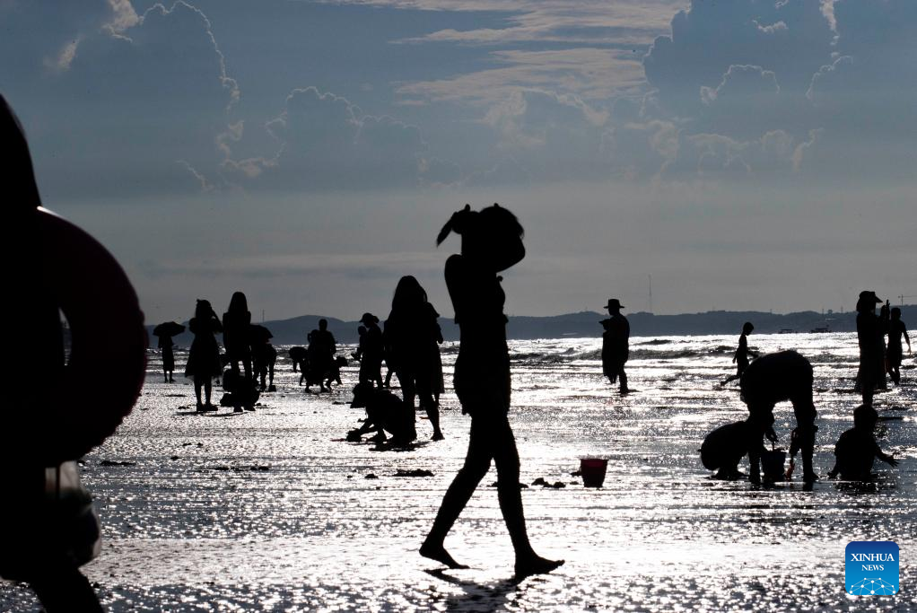 Tourists have fun at Jintan beach in Dongxing, S China's Guangxi
