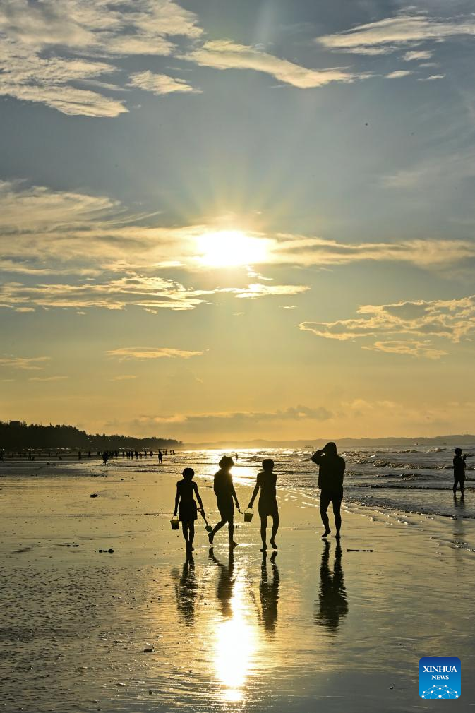 Tourists have fun at Jintan beach in Dongxing, S China's Guangxi