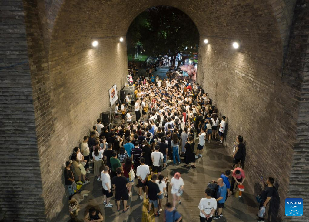 NW China's Xi'an develops night economy to boost consumption