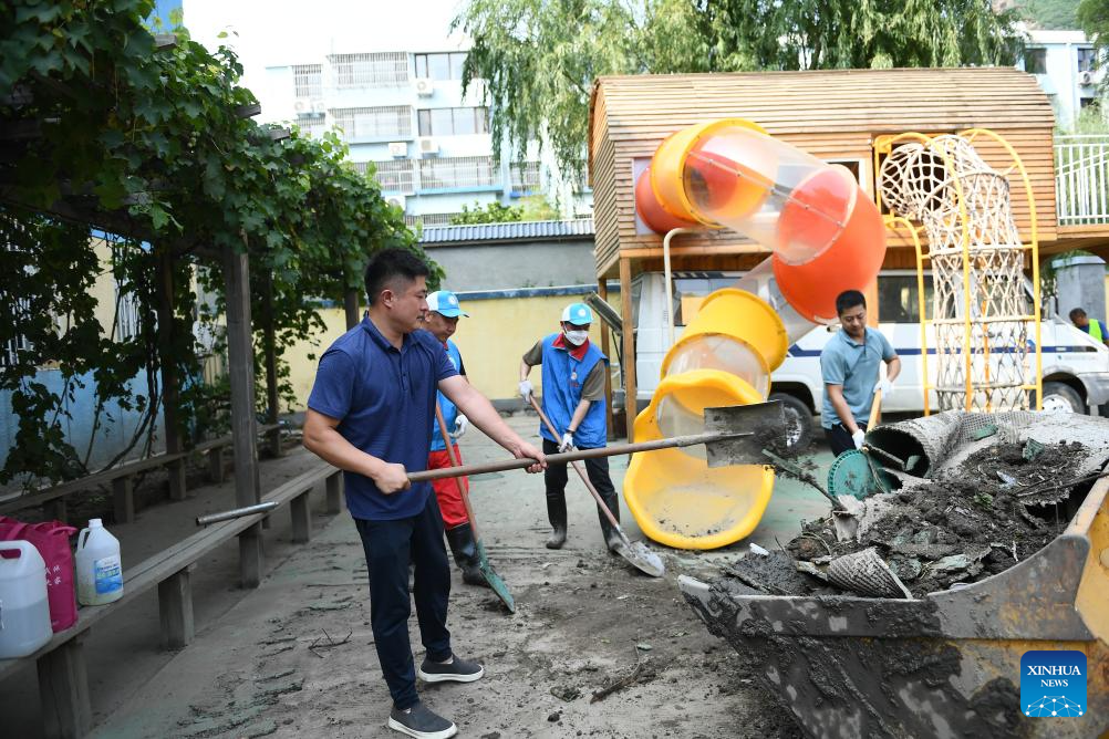 Schools carry out post-disaster reconstruction in Beijing