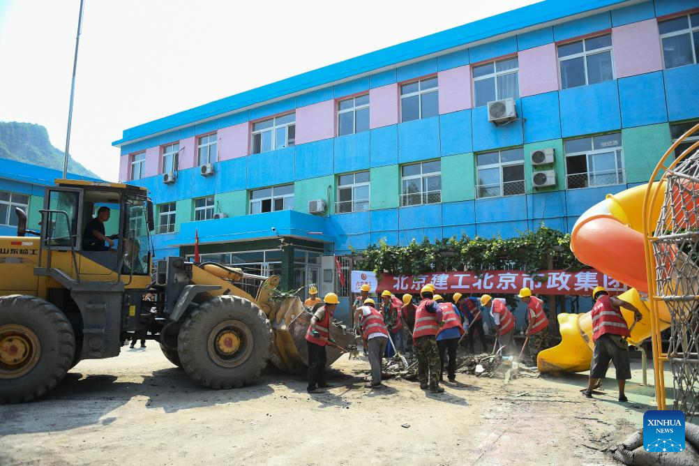 Schools carry out post-disaster reconstruction in Beijing
