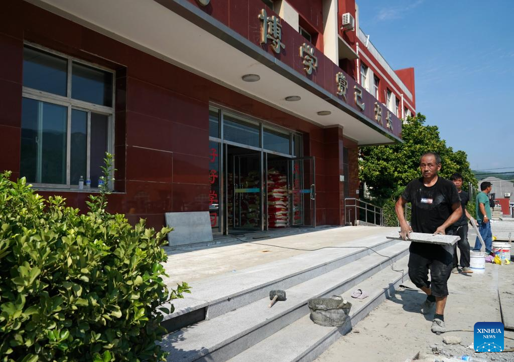 Schools carry out post-disaster reconstruction in Beijing