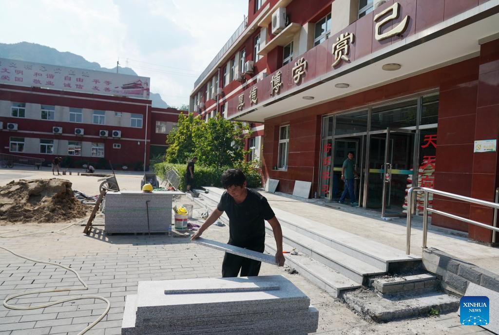 Schools carry out post-disaster reconstruction in Beijing