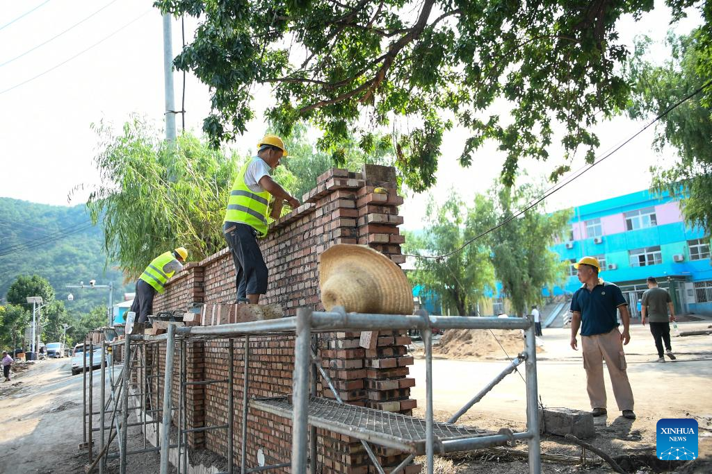 Schools carry out post-disaster reconstruction in Beijing