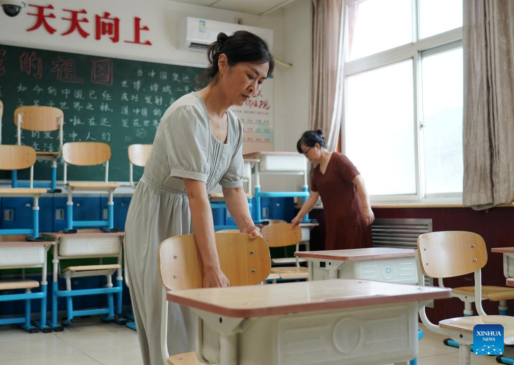 Schools carry out post-disaster reconstruction in Beijing