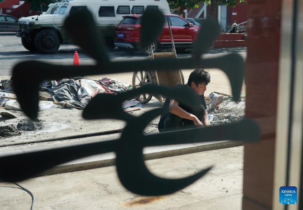 Schools carry out post-disaster reconstruction in Beijing