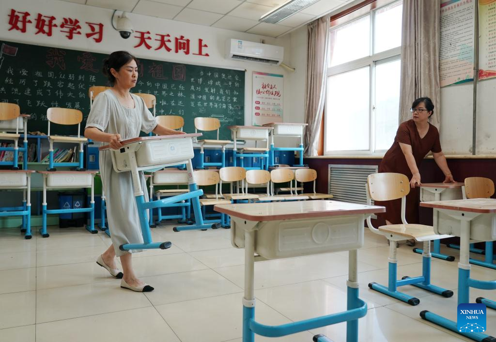 Schools carry out post-disaster reconstruction in Beijing