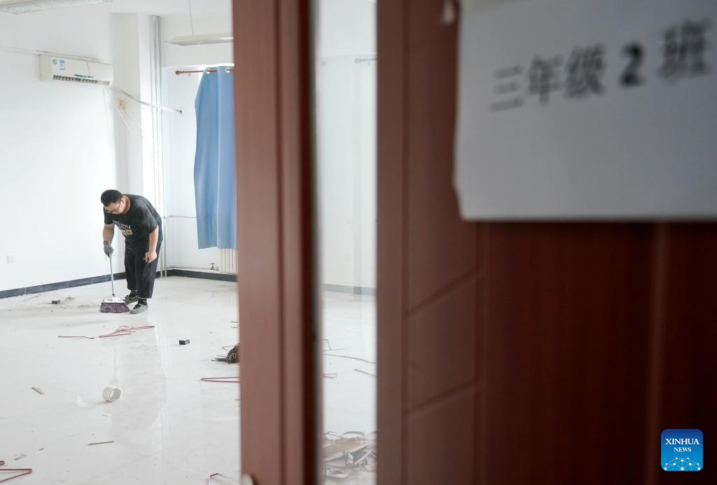 Schools carry out post-disaster reconstruction in Beijing