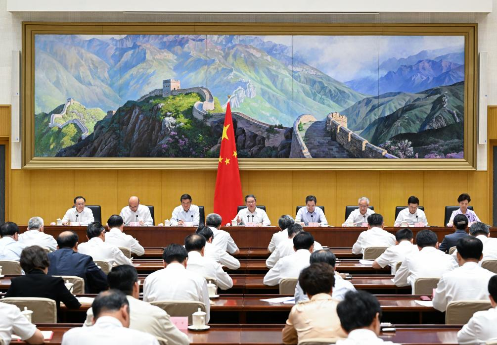 China Focus: Chinese premier outlines measures to achieve work goals