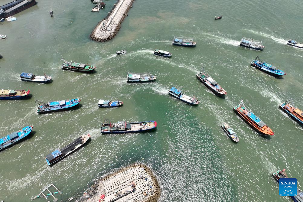 Fishing season of South China Sea starts in different areas across China