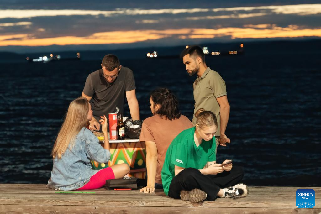 Seaside of Amur Bay in Vladivostok attracts visitors at night