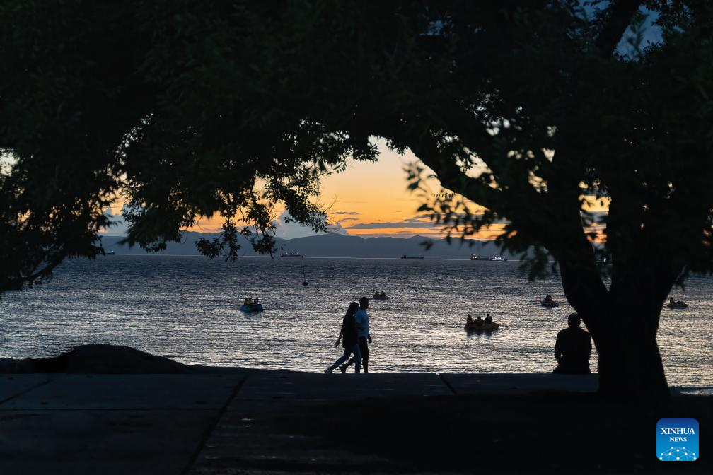 Seaside of Amur Bay in Vladivostok attracts visitors at night