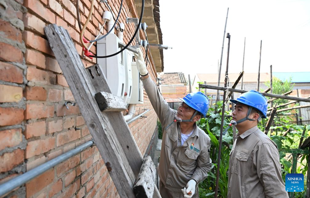 Flood-affected villagers return home in China's Tianjin