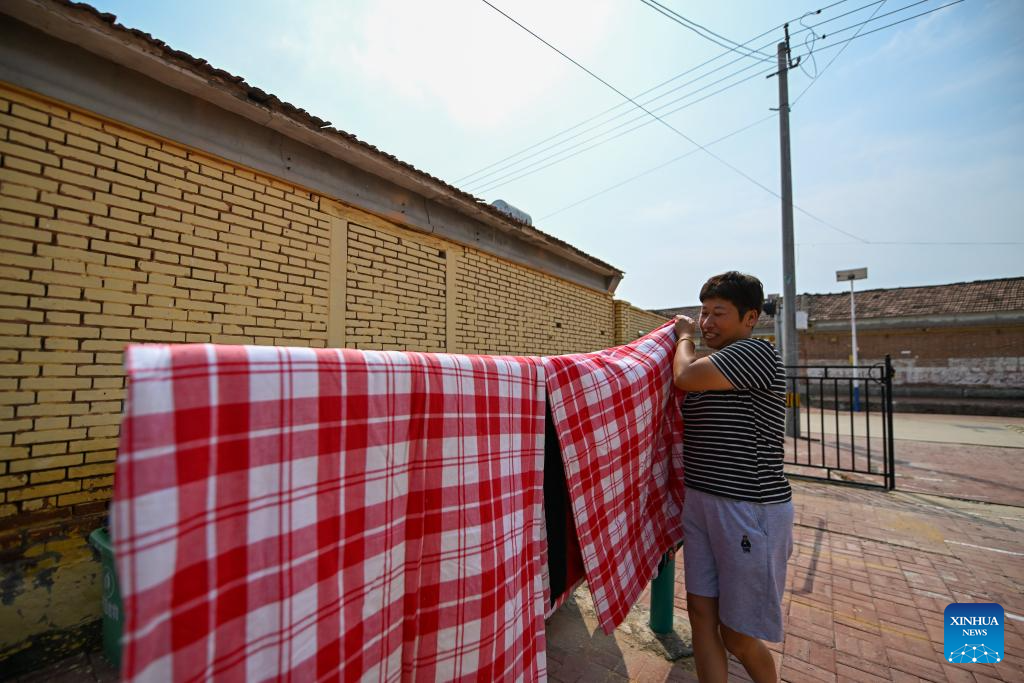 Flood-affected villagers return home in China's Tianjin