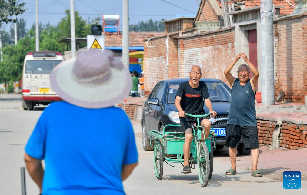Flood-affected villagers return home in China's Tianjin