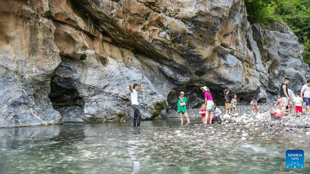 Pic story: farmer runs rural inn near world's highest bridge in SW China's Guizhou