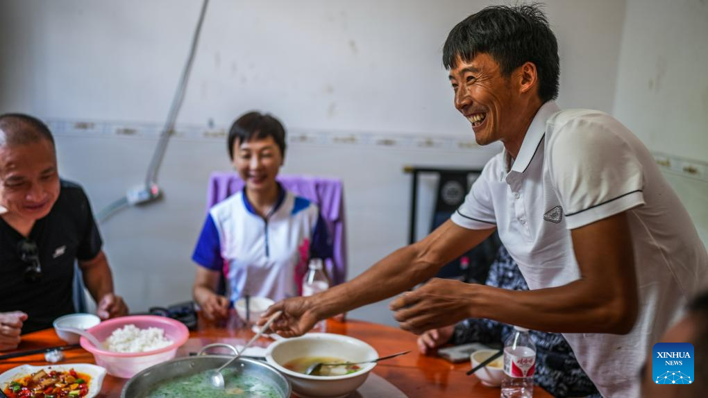 Pic story: farmer runs rural inn near world's highest bridge in SW China's Guizhou