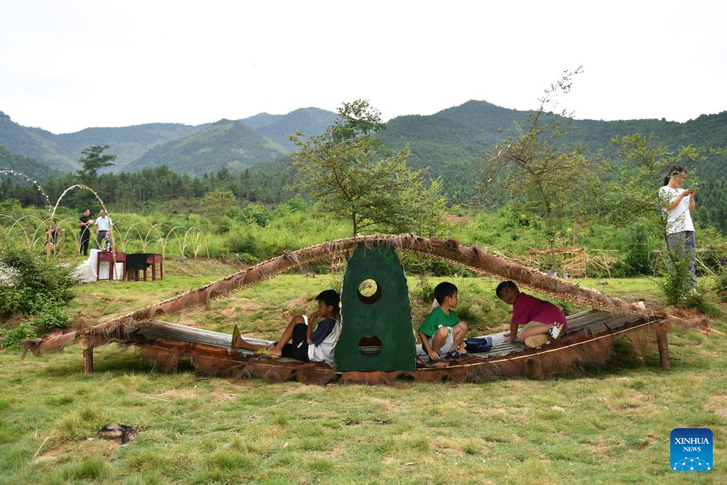 Pic story: rural children enjoy art education in C China's Hunan