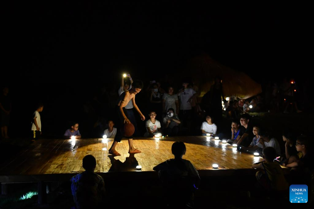 Pic story: rural children enjoy art education in C China's Hunan