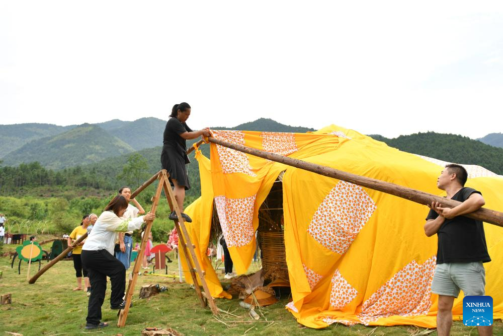 Pic story: rural children enjoy art education in C China's Hunan