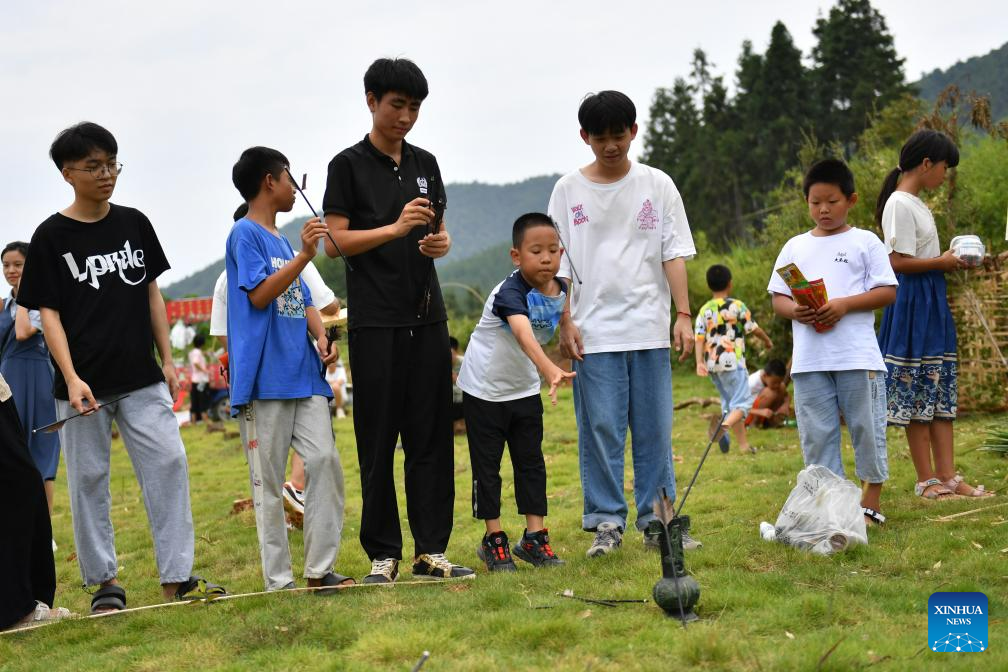Pic story: rural children enjoy art education in C China's Hunan