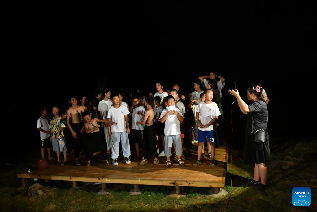 Pic story: rural children enjoy art education in C China's Hunan