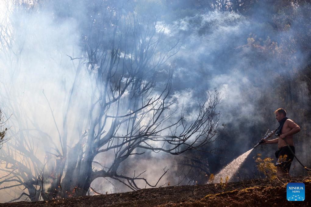 Wildfires threaten Greece's UNESCO World Heritage monastery