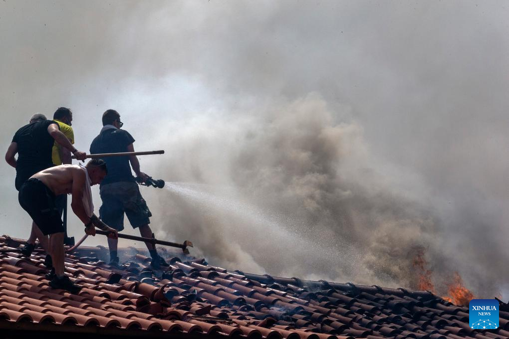 Wildfires threaten Greece's UNESCO World Heritage monastery