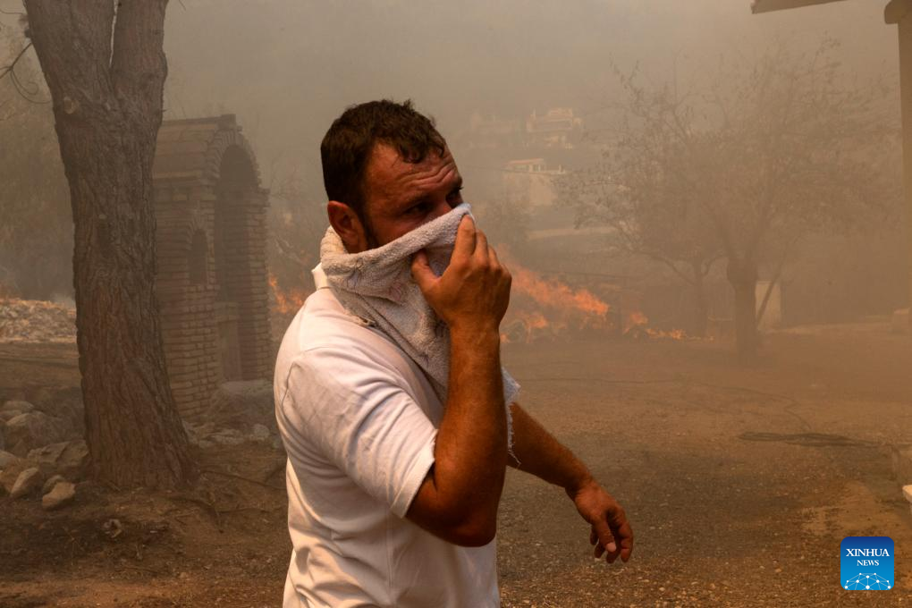 Wildfires threaten Greece's UNESCO World Heritage monastery