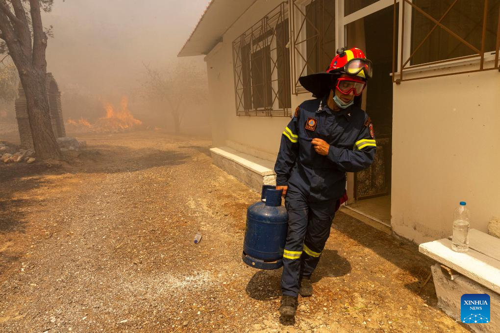 Wildfires threaten Greece's UNESCO World Heritage monastery