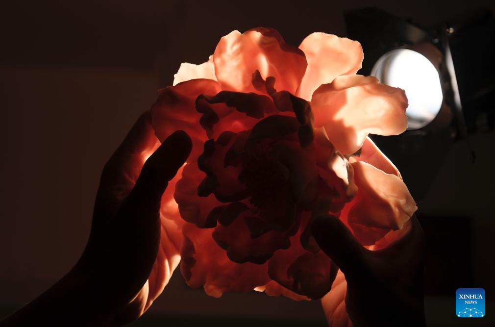 Feature: Hong Kong ceramicist breathes life into floral sculptures