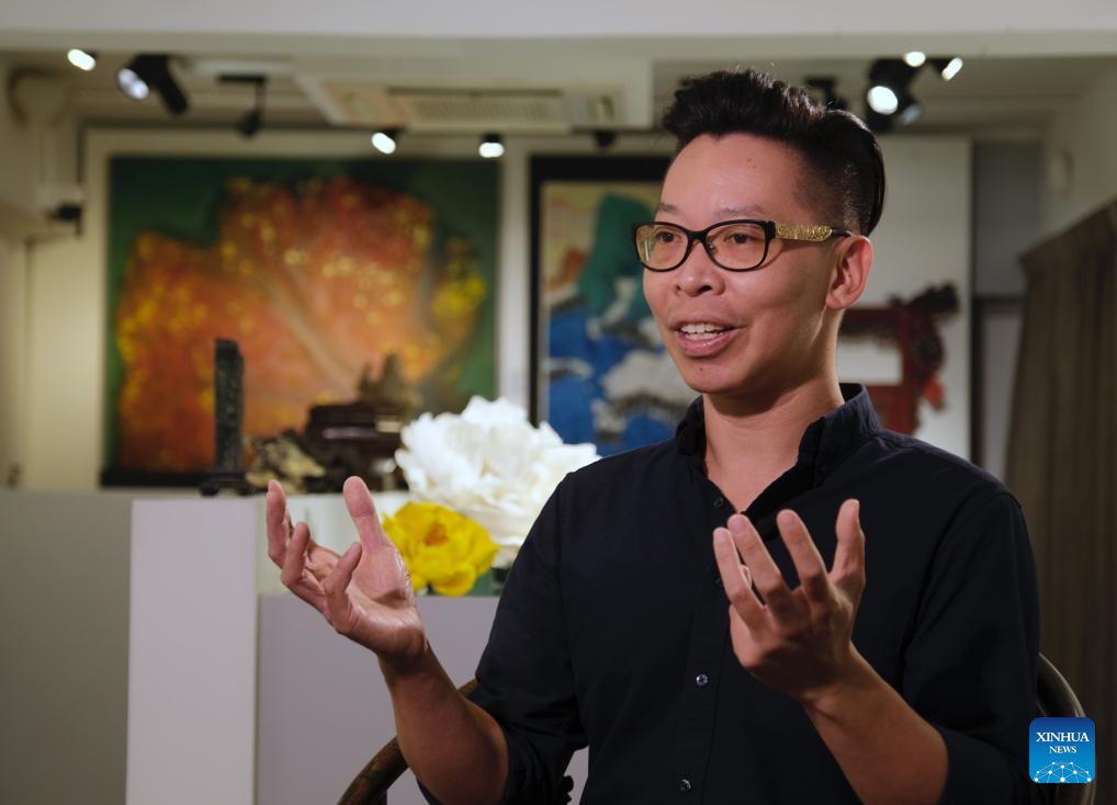 Feature: Hong Kong ceramicist breathes life into floral sculptures