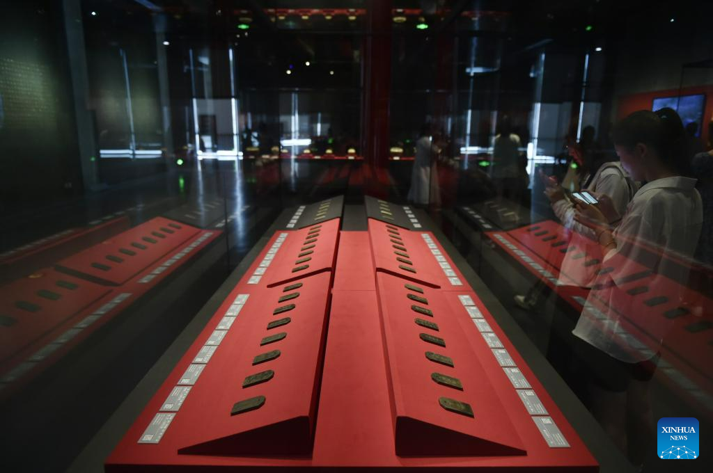 Museums in Henan witness many visitors in summer vacation