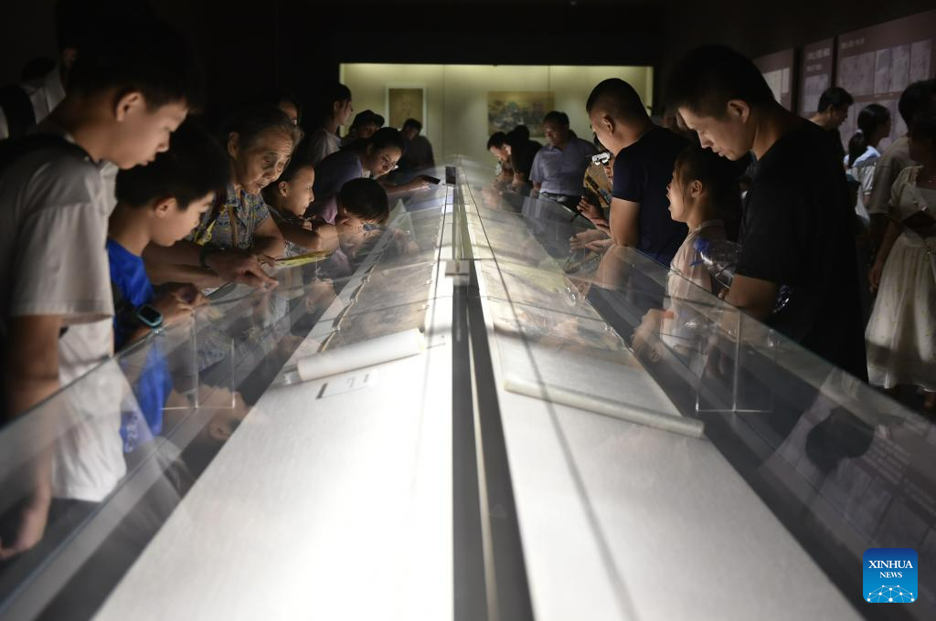 Museums in Henan witness many visitors in summer vacation