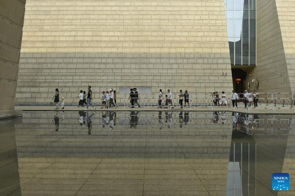 Museums in Henan witness many visitors in summer vacation
