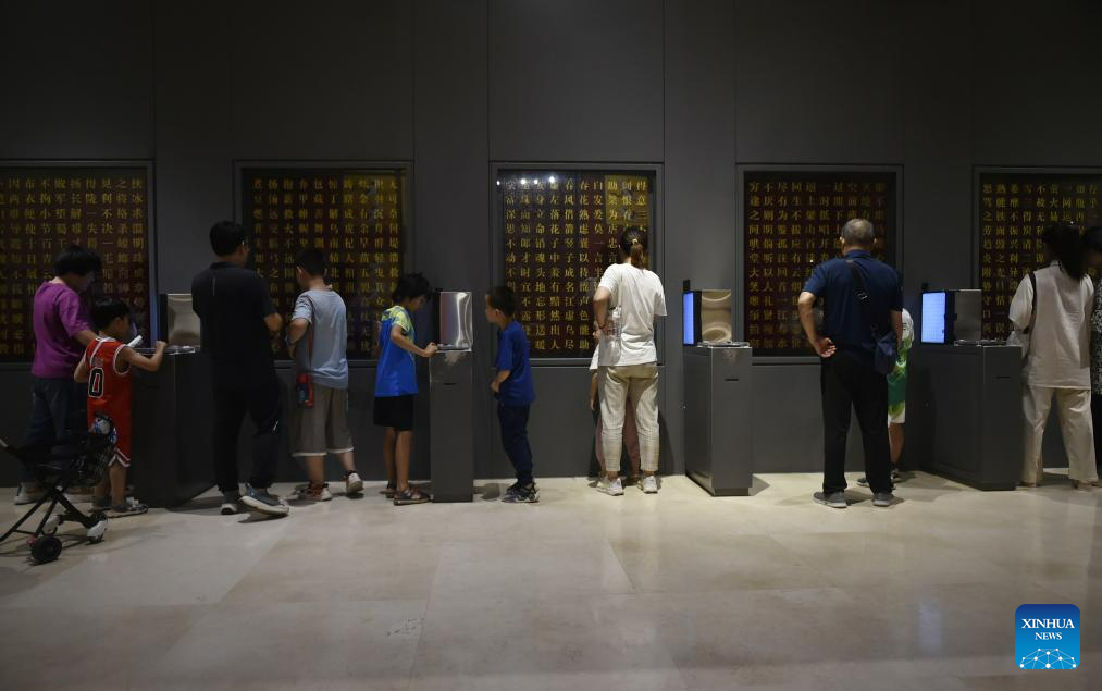 Museums in Henan witness many visitors in summer vacation