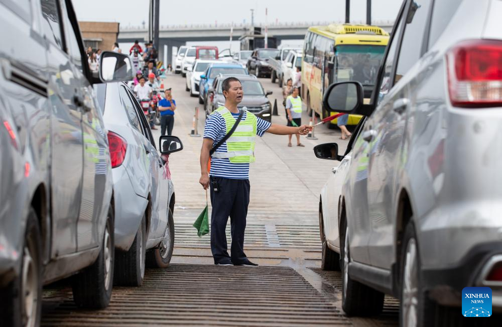 Ferry service ends as grand bridge opens to traffic in Yibin, SW China