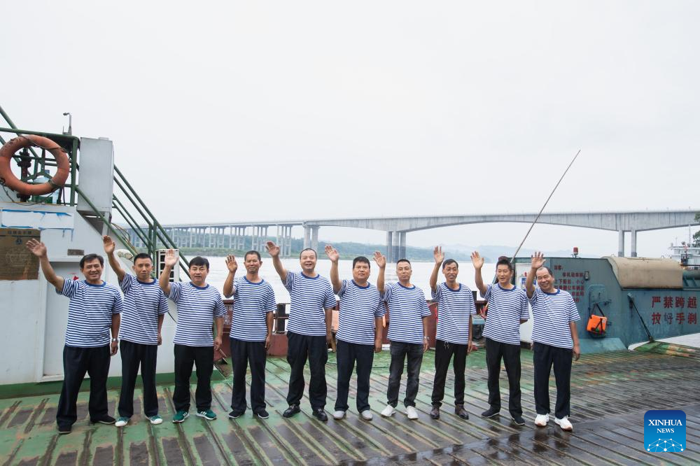 Ferry service ends as grand bridge opens to traffic in Yibin, SW China