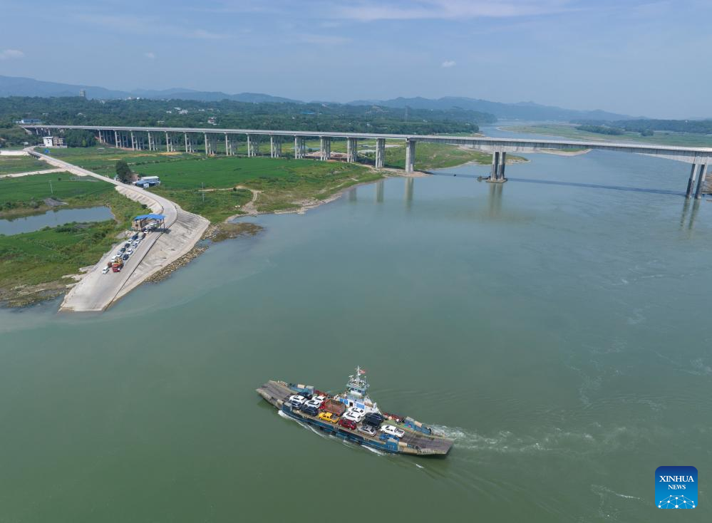 Ferry service ends as grand bridge opens to traffic in Yibin, SW China