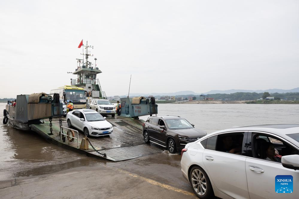 Ferry service ends as grand bridge opens to traffic in Yibin, SW China
