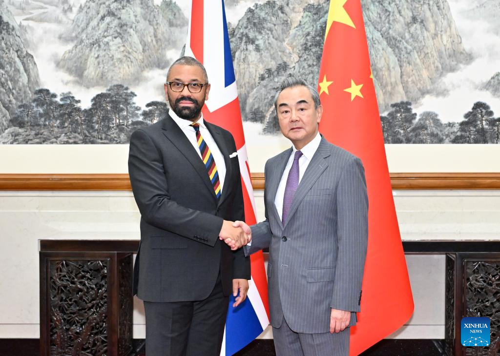 Chinese FM holds talks with UK foreign secretary